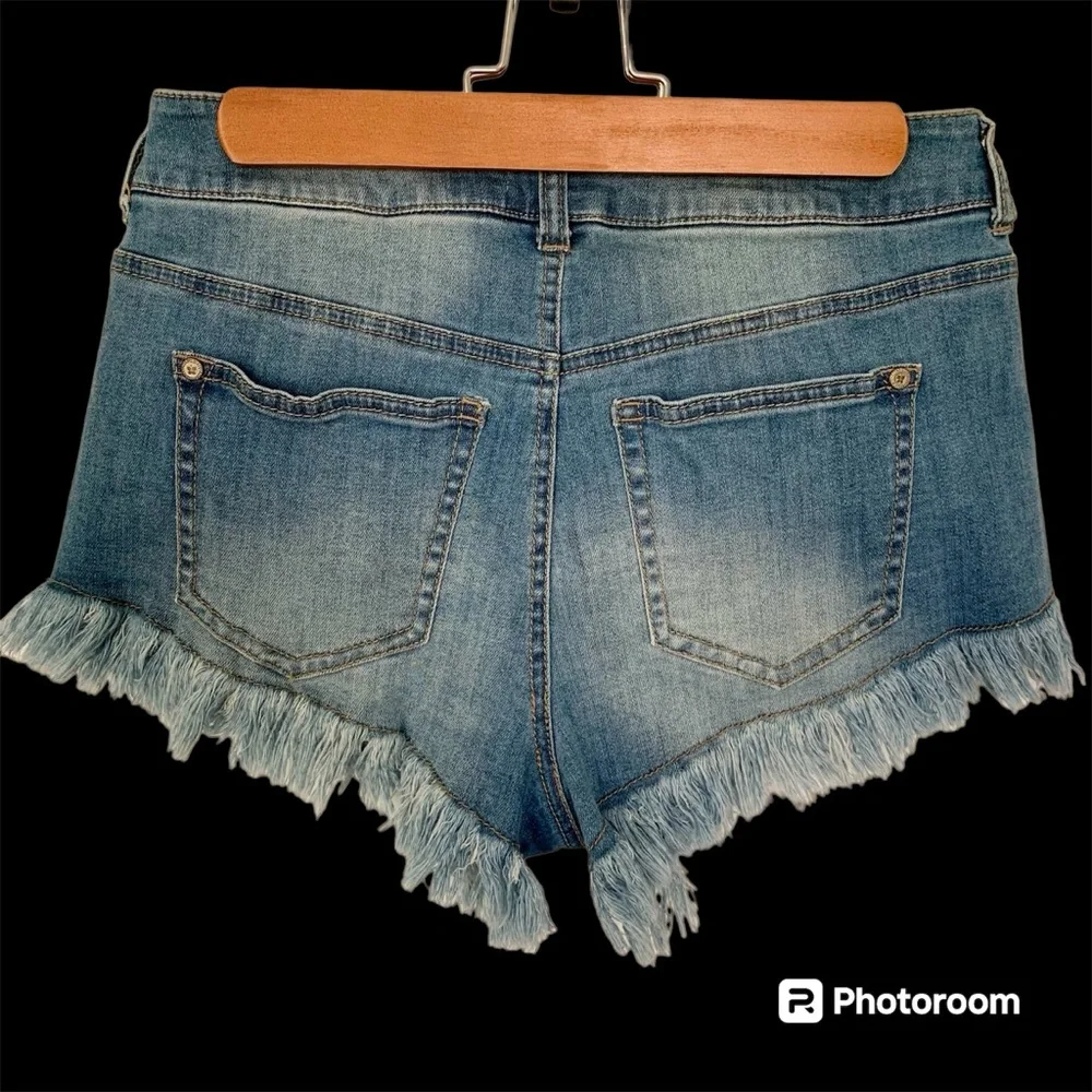 ALTAR’D STATE Ladies Distressed Denim Shorts Cut-Offs Pockets Frayed Hem 26/3‎